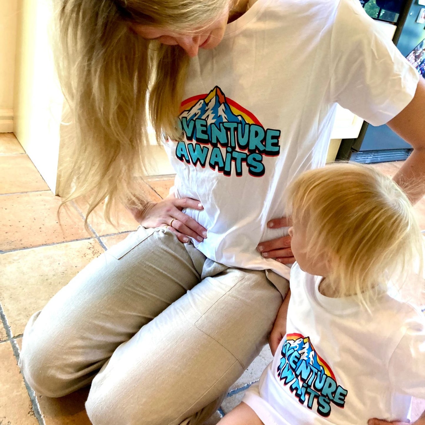 Matchande T-shirts för mamma och barn, tillgängliga i vuxen-, barn- och bebisstorlekar